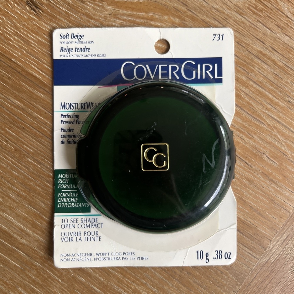 CoverGirl Pressed Powder Compact Green Case Vintage Soft Beige .38 Ounces Retro